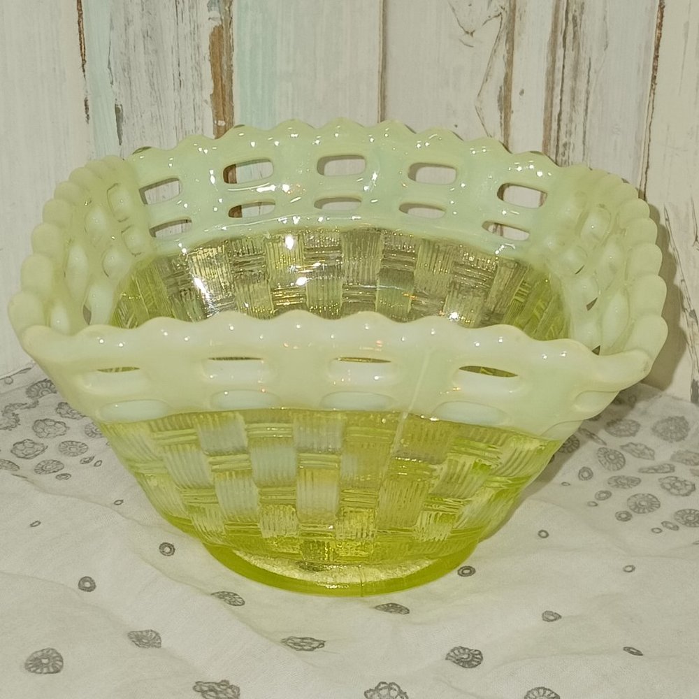 Vintage Fenton Opalescent Uranium Glass Basketweave Lace Top Square Bowl - Picture 3 of 7
